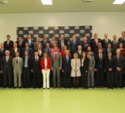 Fotografía de grupo de Su Alteza Real el Príncipe de Asturias con una representación de empresarios de la Provincia de Cadíz